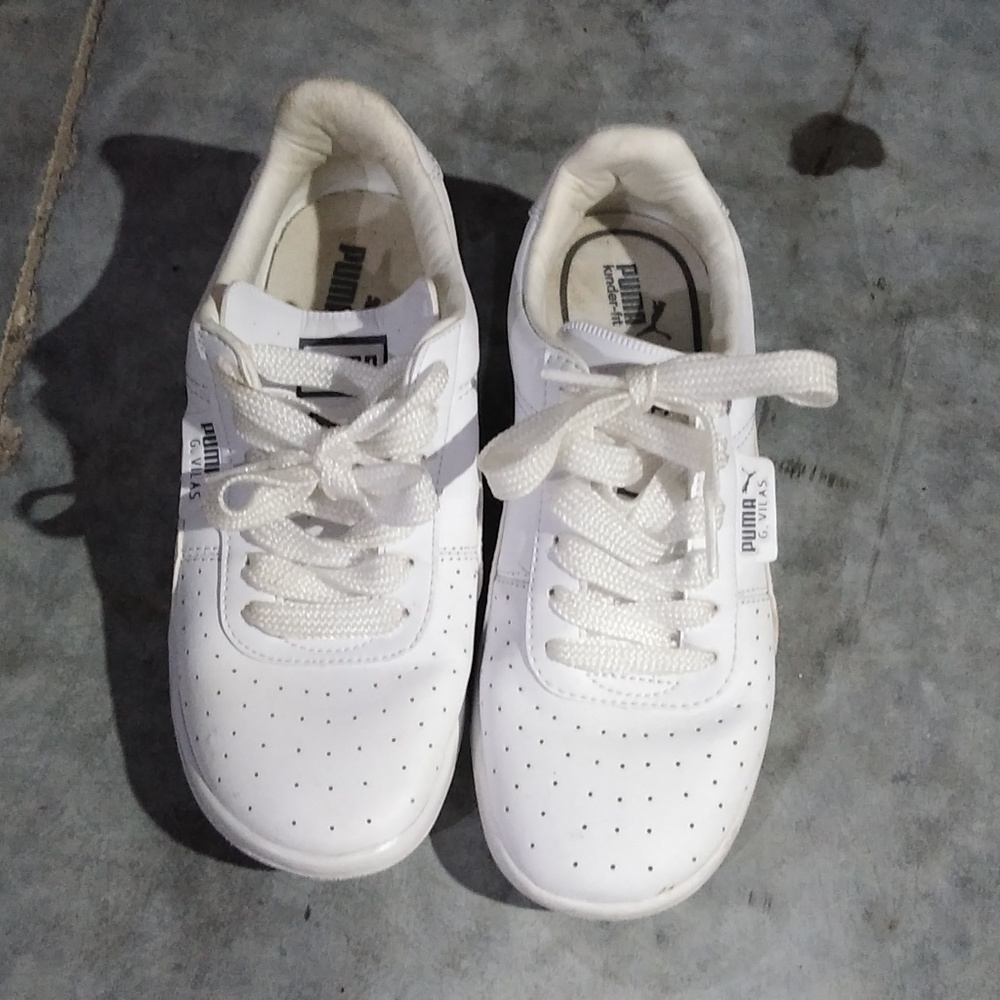 Boys Puma tennis shoe